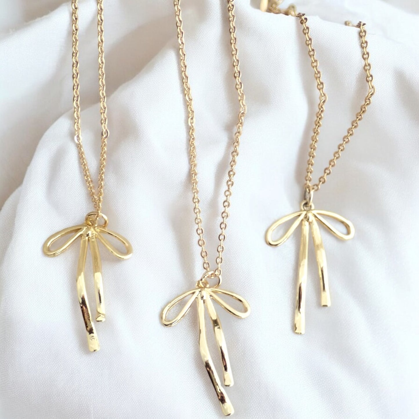 The Bow Necklace