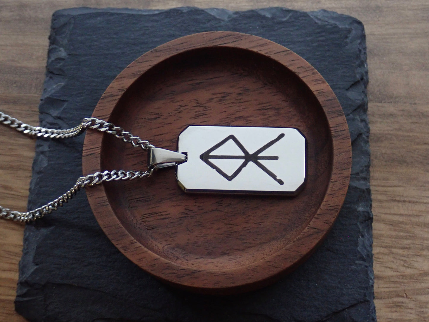 Men’s Silver Dog Tag Necklace with Courage Rune – Laser Engraved Pendant on Stainless Steel Cuban Chain – Viking Norse Symbol Jewelry