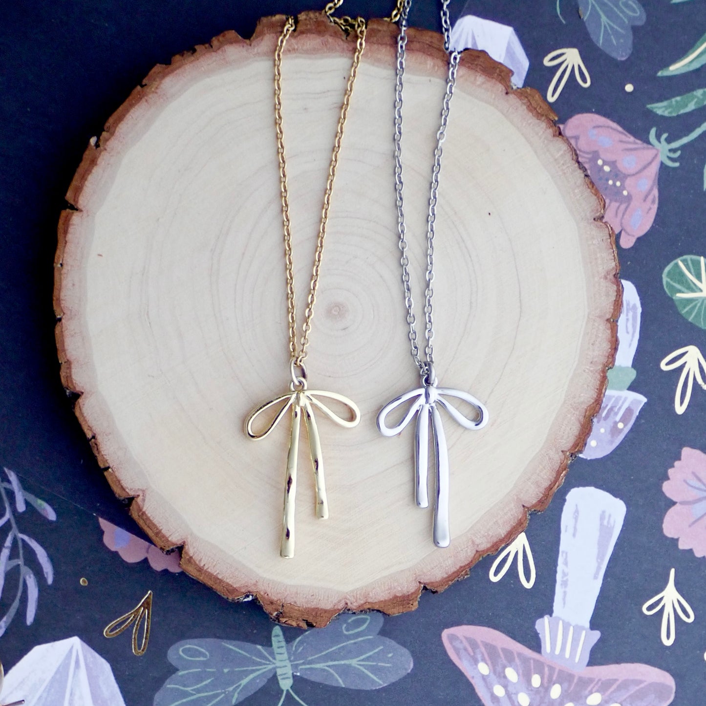 The Bow Necklace