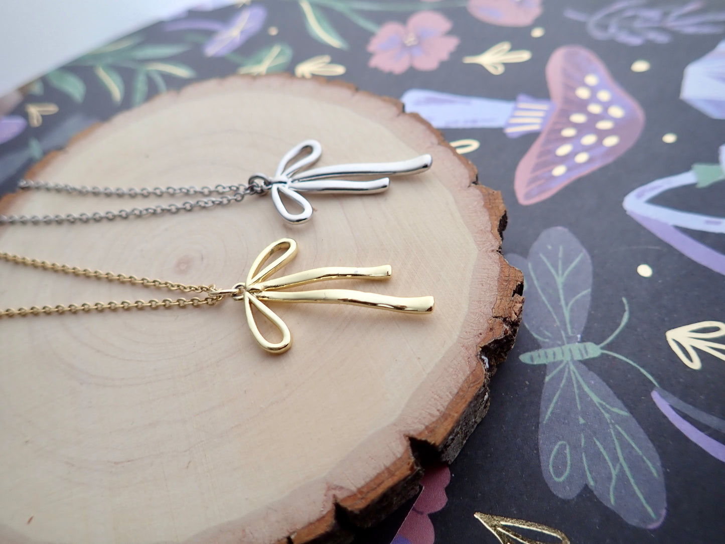 The Bow Necklace