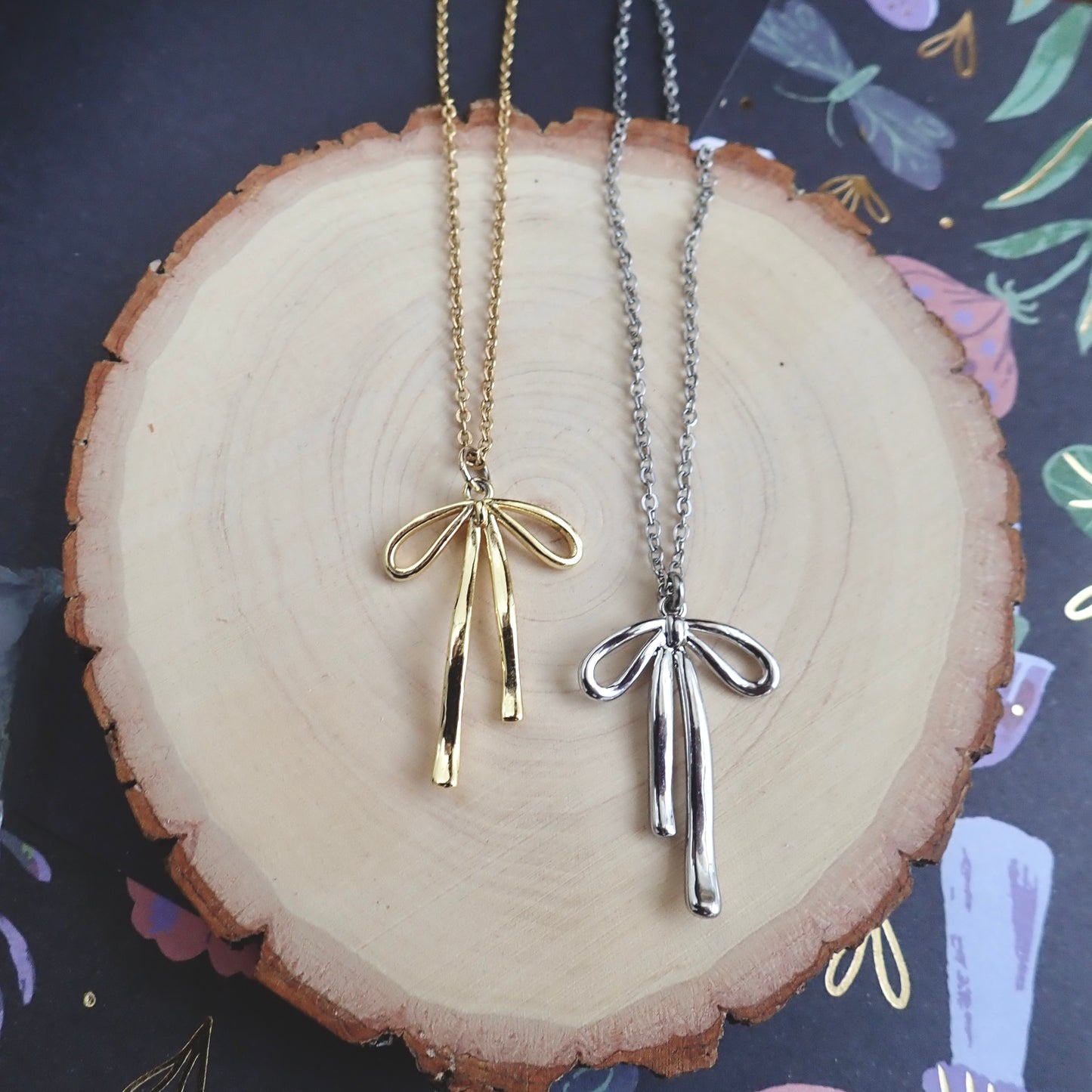 The Bow Necklace