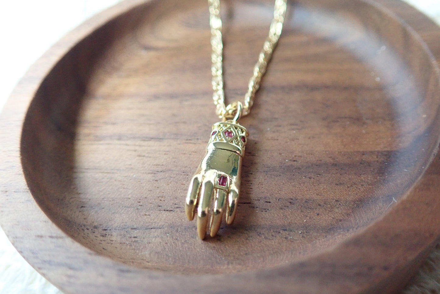 The Hand of the Queen Necklace