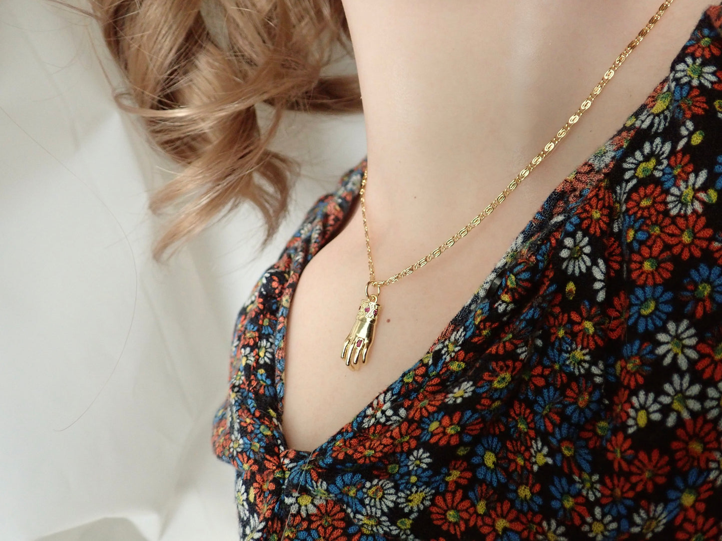 The Hand of the Queen Necklace