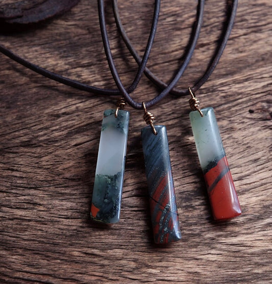 Roca Sangre Necklace -Men’s Leather Cord Necklace with Bloodstone Pendant – Natural  Healing Crystal – Strength and Protection Stone Jewelry