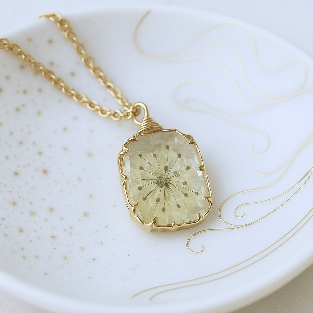 Finley Flower Necklace