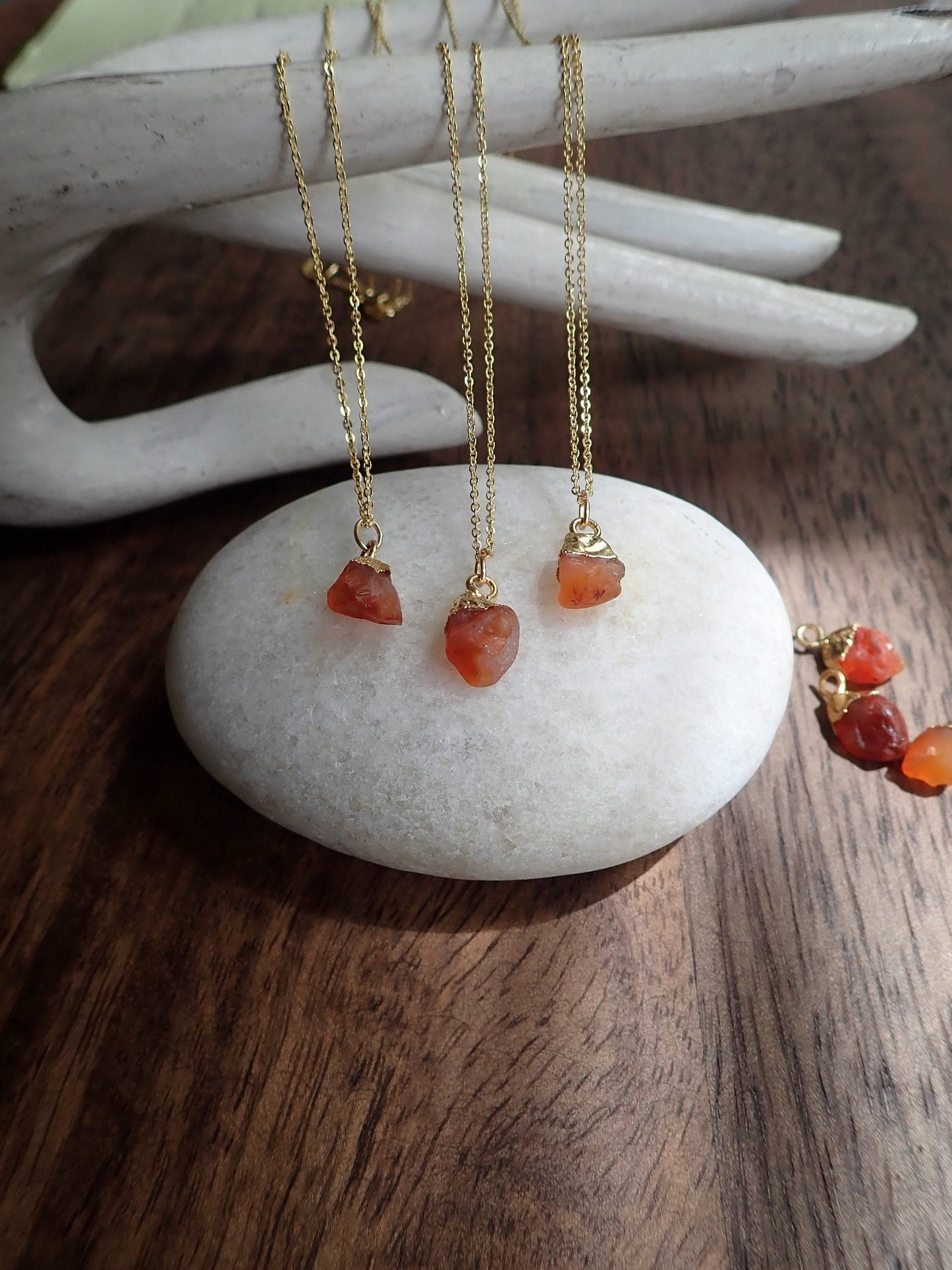 Raw Carnelian Pendant Necklace – 18k Gold Chain & 14k Gold Detailing