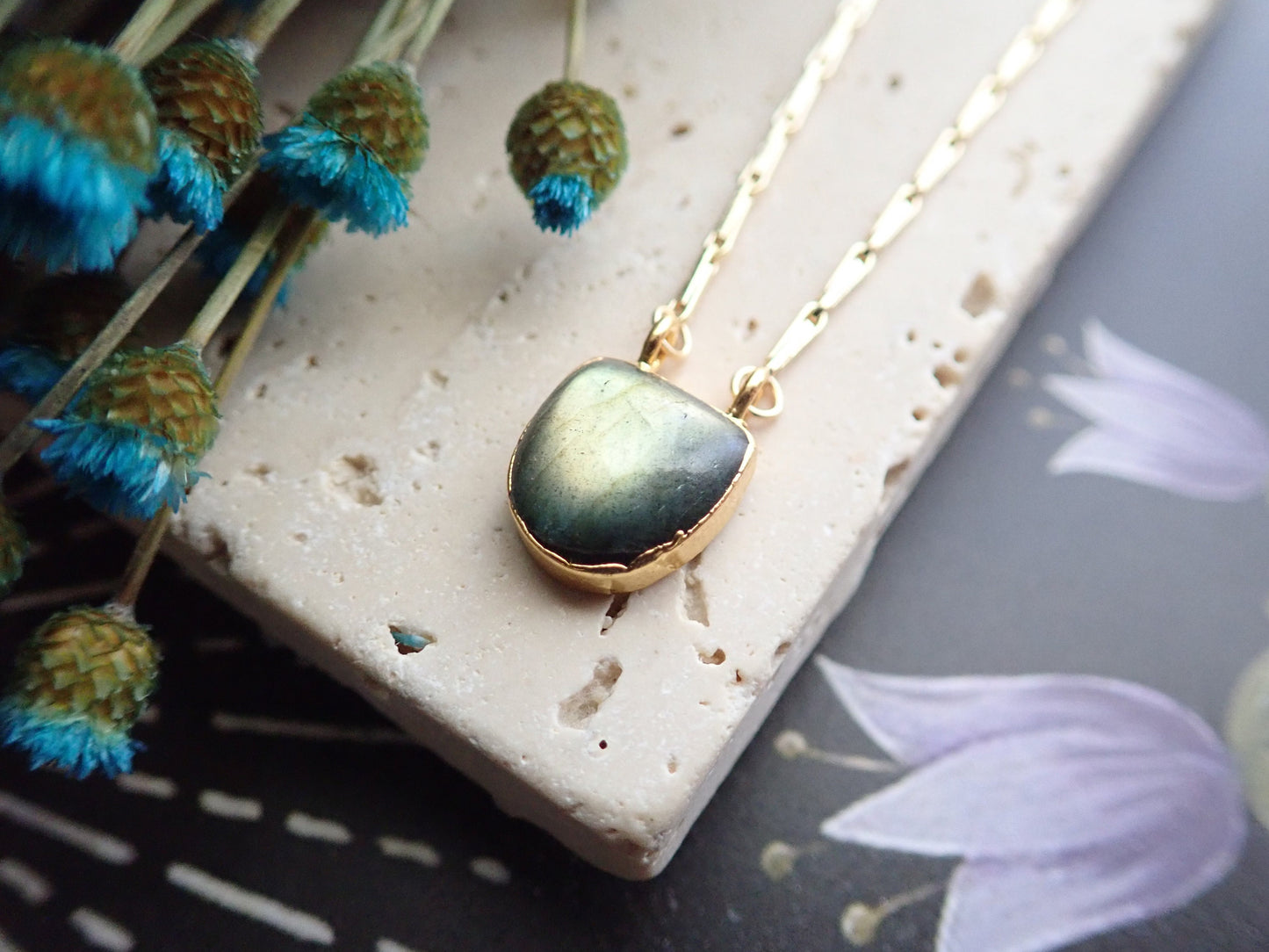 Labradorite Necklace,Dainty Labradorite Necklace,Blue Flash Labradorite,Gemstone Necklace,Labradorite Jewelry,Gold Rimmed Gemstone,Wife Gift
