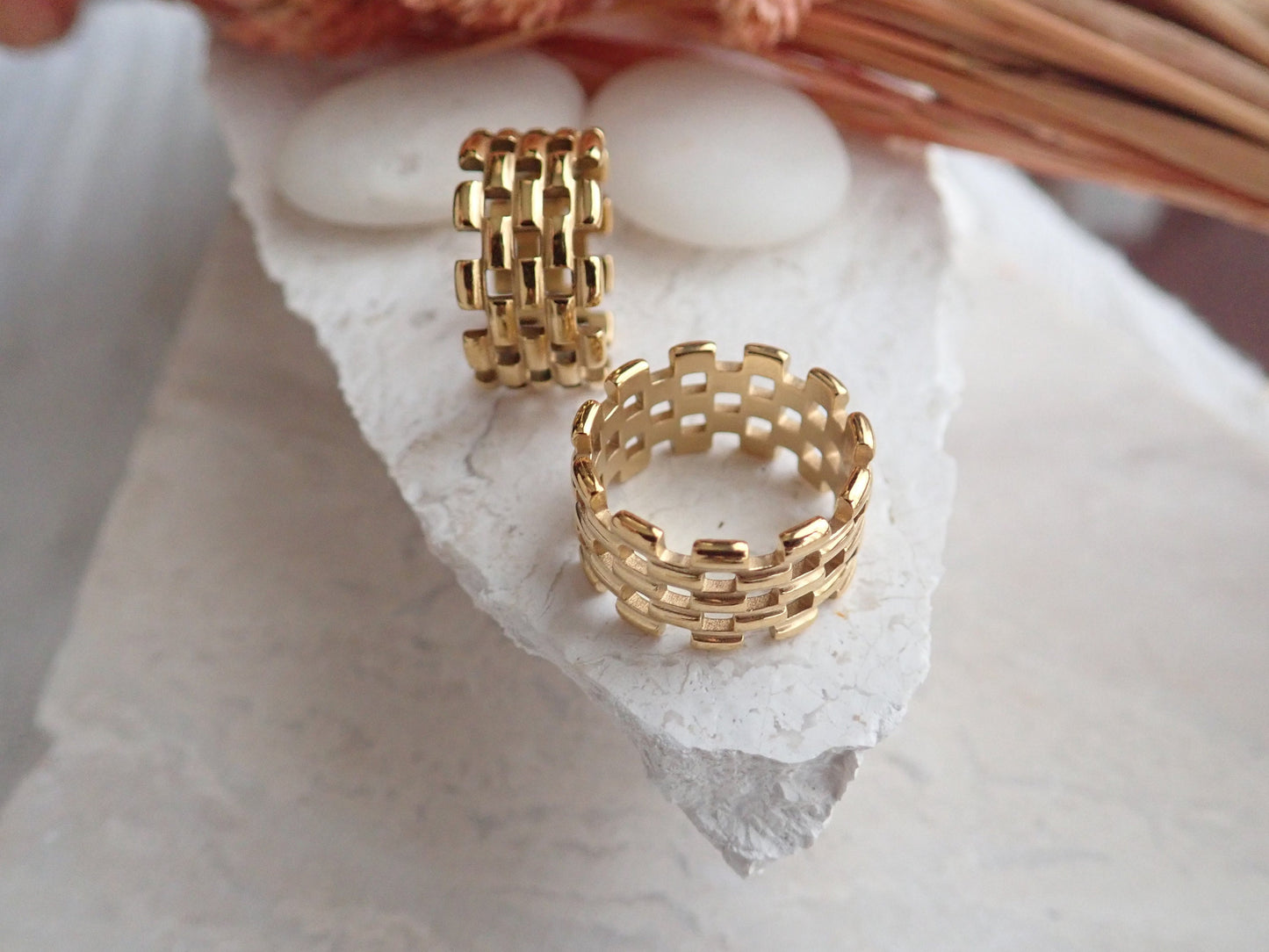Gold Dangle Charm Ring, Thick Wide Band Gold Ring,Mesh Statement Ring