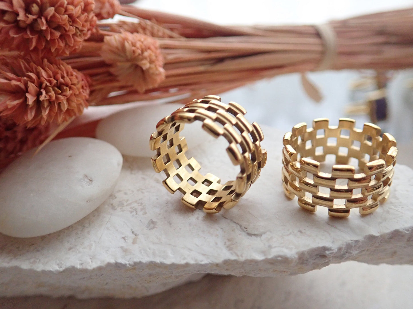 Gold Dangle Charm Ring, Thick Wide Band Gold Ring,Mesh Statement Ring