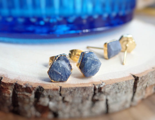 Raw Sapphire Studs Earrings, Natural Gemstone Post Earrings, Sapphire Jewelry, Birthstone Stud Earrings,Sapphire Earrings,Birthstone Jewelry