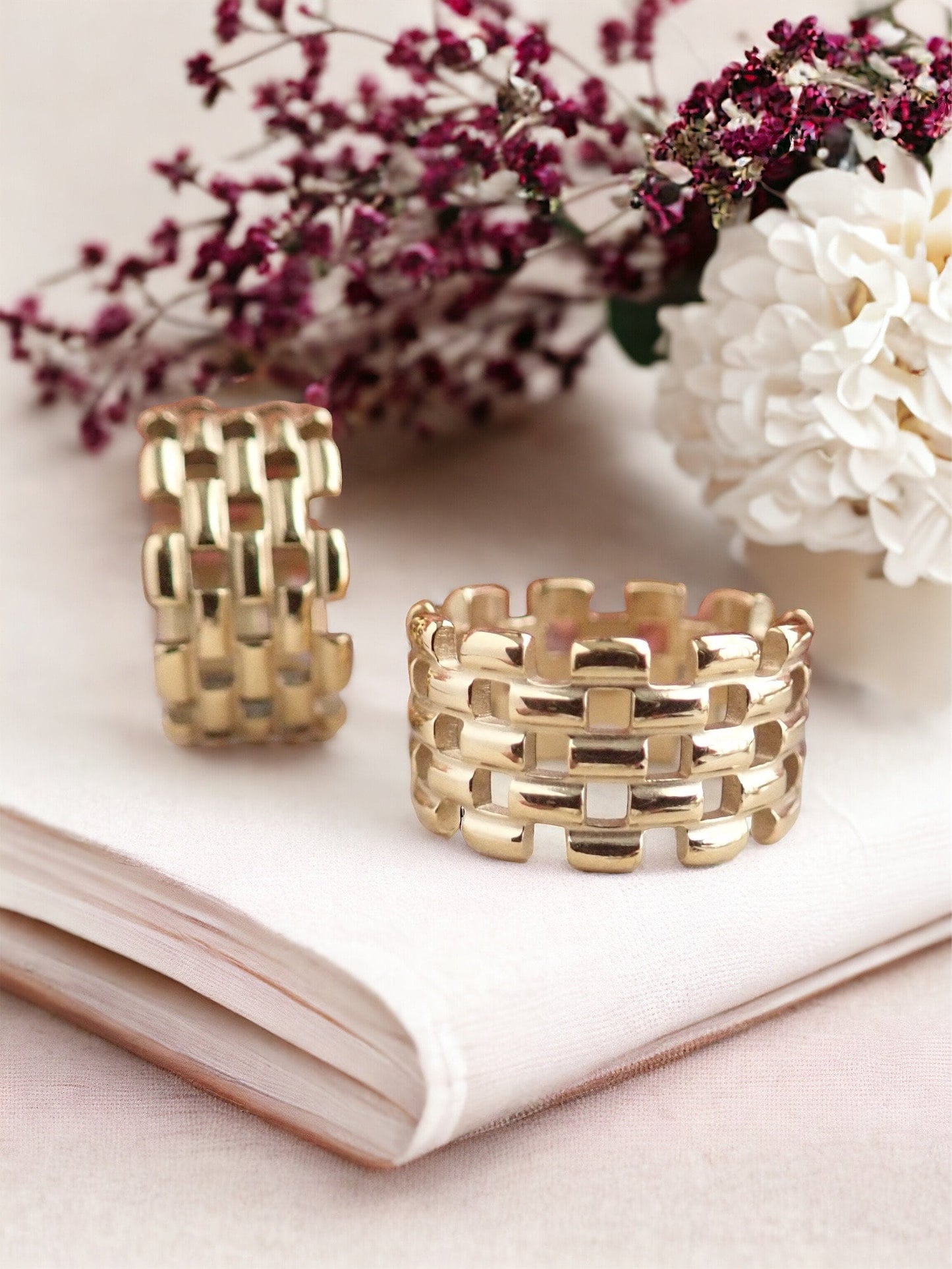 Gold Dangle Charm Ring, Thick Wide Band Gold Ring,Mesh Statement Ring