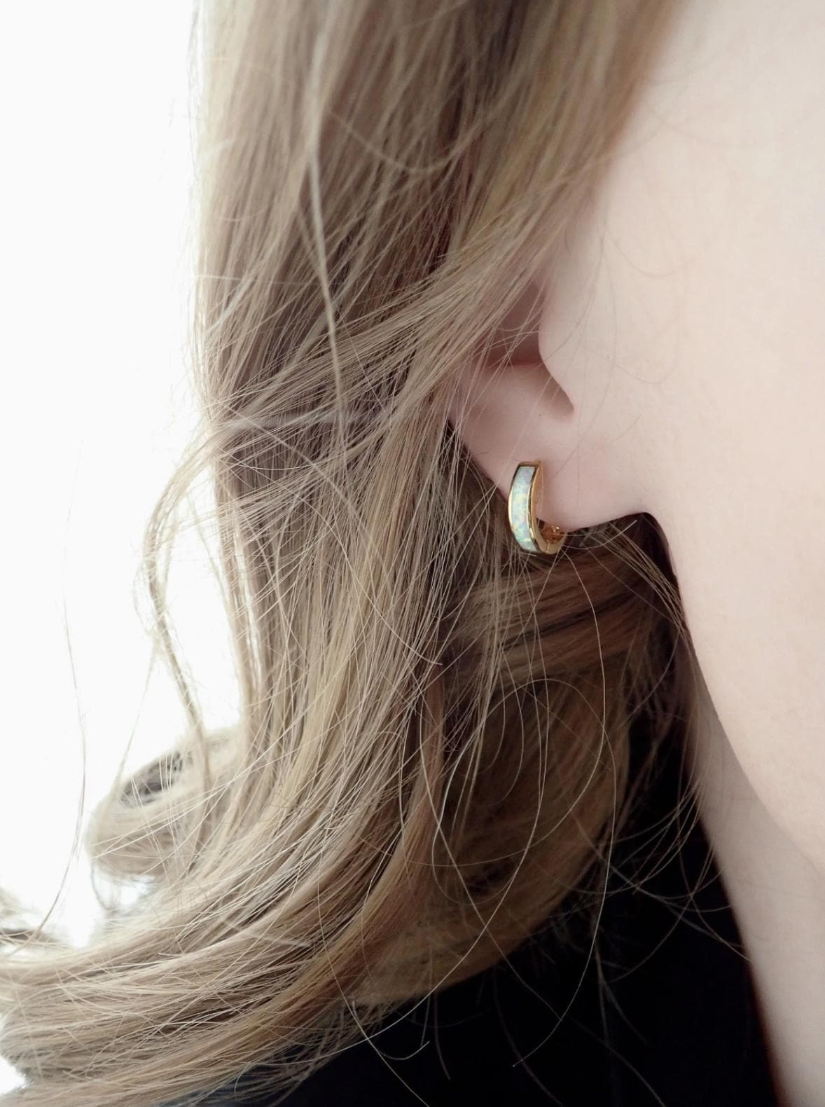 Opal Inlay Huggie Hoops, Small Opal Hoop Earrings,Dainty Gold Gemstone Hoops,Small White Opal Hoops, Opal Jewelry, October Birthstone Gift