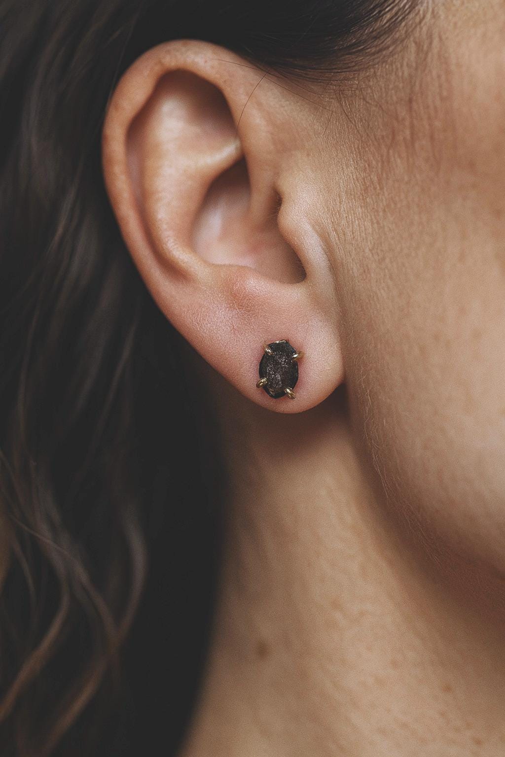 Natural Tobasco Agate Half Geode Stud Earrings Gold, Geode Slice Post Earrings, Small Gold Prong Set Geode Halves