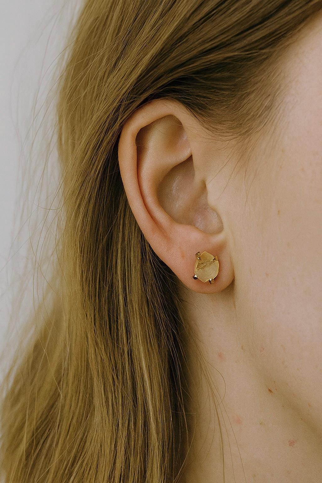 Raw Citrine Stud Earrings in Gold, Citrine Post Earrings Gold, November Birthstone Earrings Gift, Natural Crystal Earrings, Citrine Jewelry