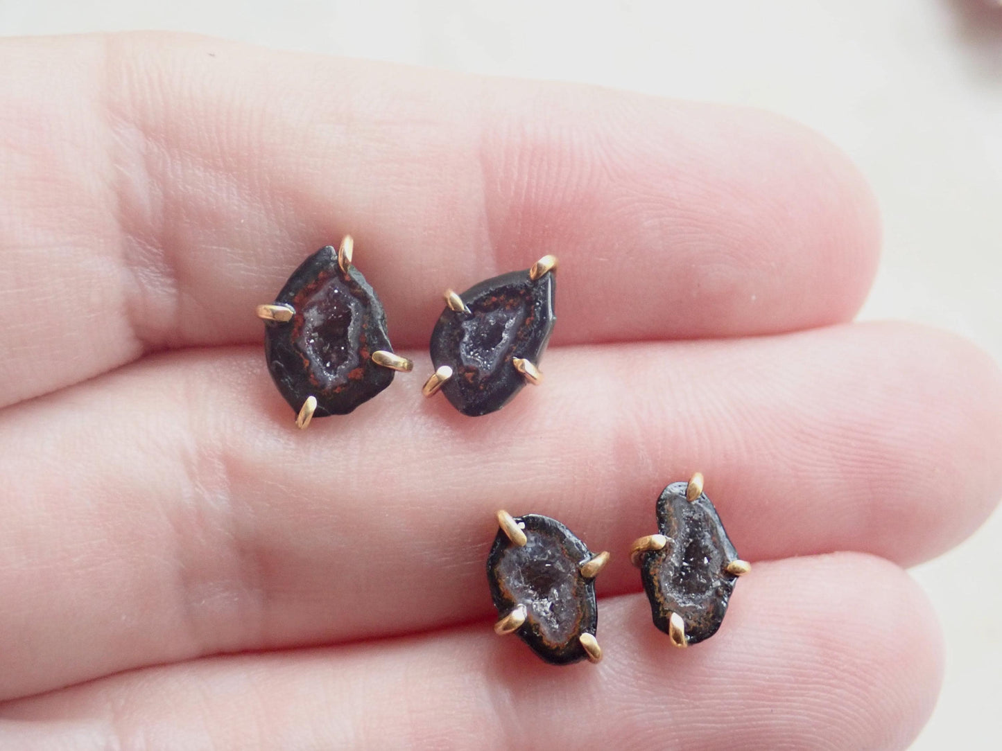 Natural Tobasco Agate Half Geode Stud Earrings Gold, Geode Slice Post Earrings, Small Gold Prong Set Geode Halves