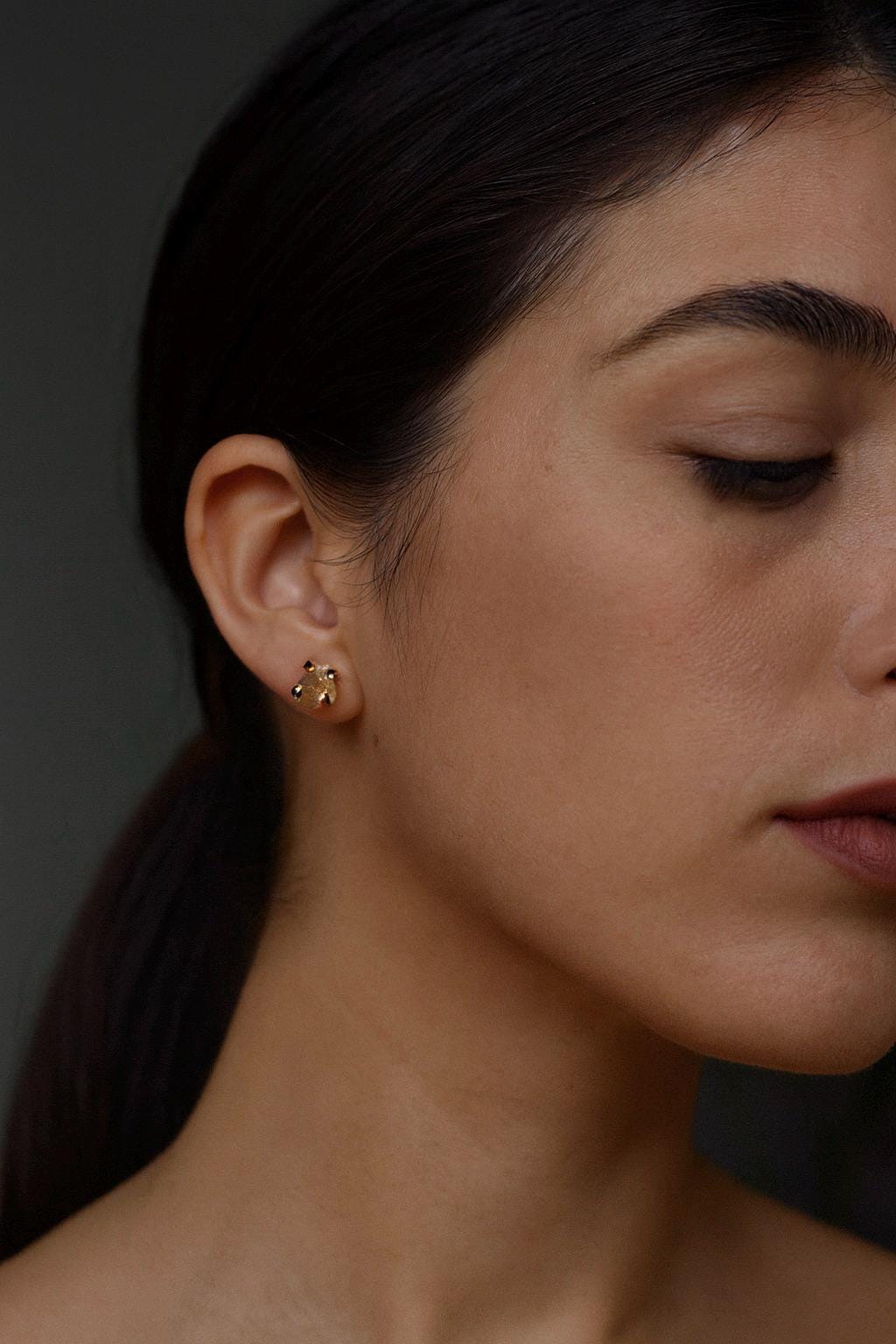 Raw Citrine Stud Earrings in Gold, Citrine Post Earrings Gold, November Birthstone Earrings Gift, Natural Crystal Earrings, Citrine Jewelry