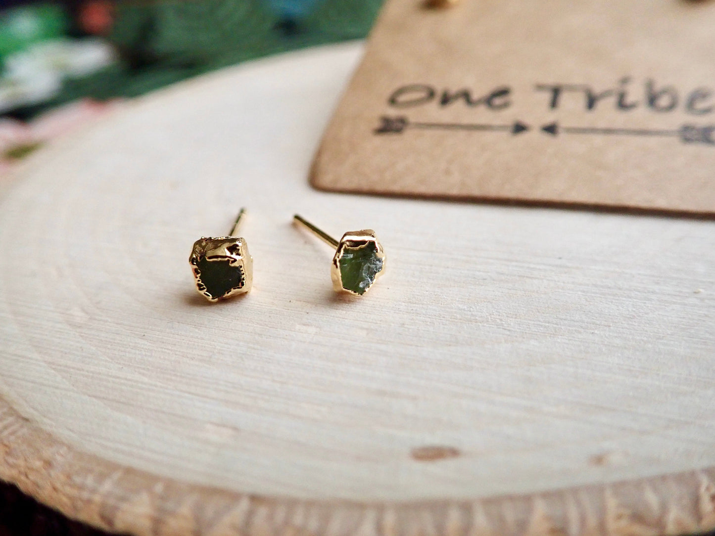 Printempts Tiny Peridot Stud Earrings