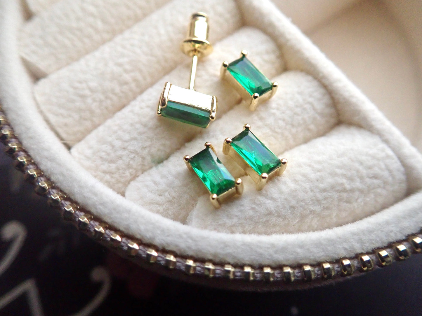 Petit Vert Stud Earrings