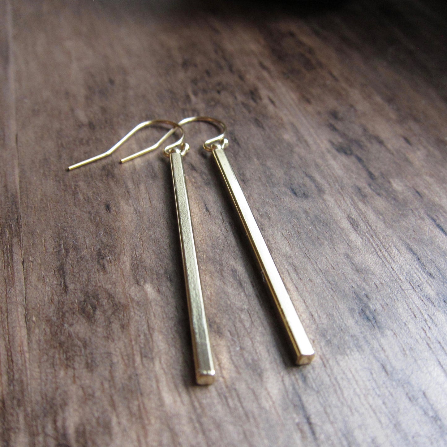 Oros Gold Bar Earrings