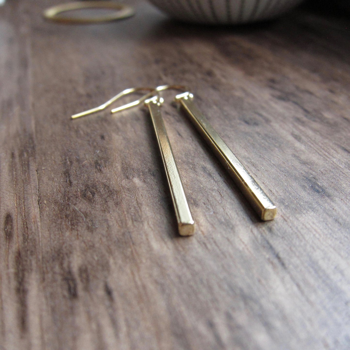 Oros Gold Bar Earrings