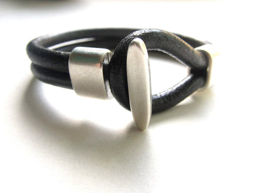 Men’s Black Leather Bracelet with Cleat-Style Clasp – Nautical-Inspired Wristband – Maritime Sailing Jewelry for Him