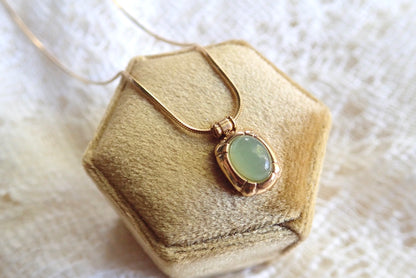 Adventurine Cabochon Necklace