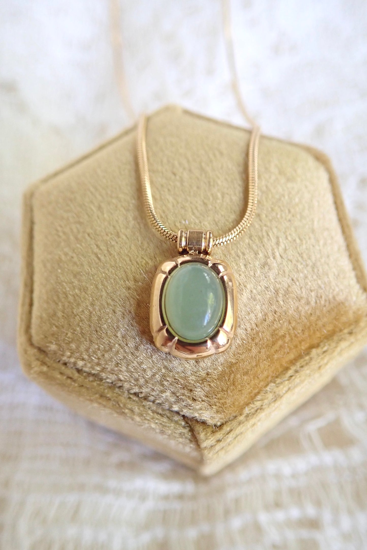 Adventurine Cabochon Necklace