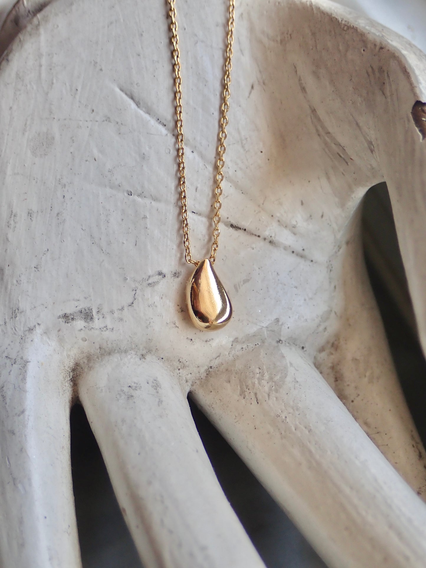 Minimalist Waterdrop Necklace -Gold