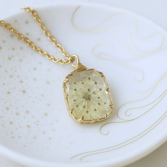 Finley Flower Necklace