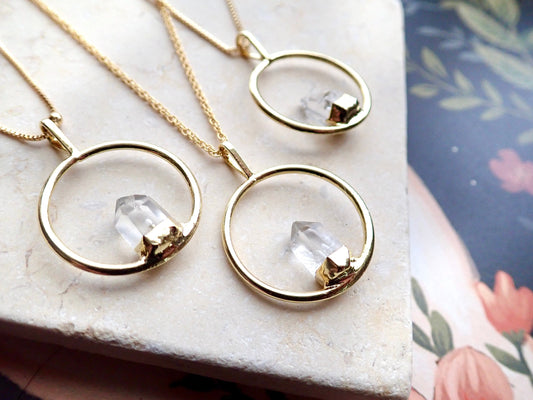 Quartz Crystal Point Necklace – Round Frame Pendant, Boho Style