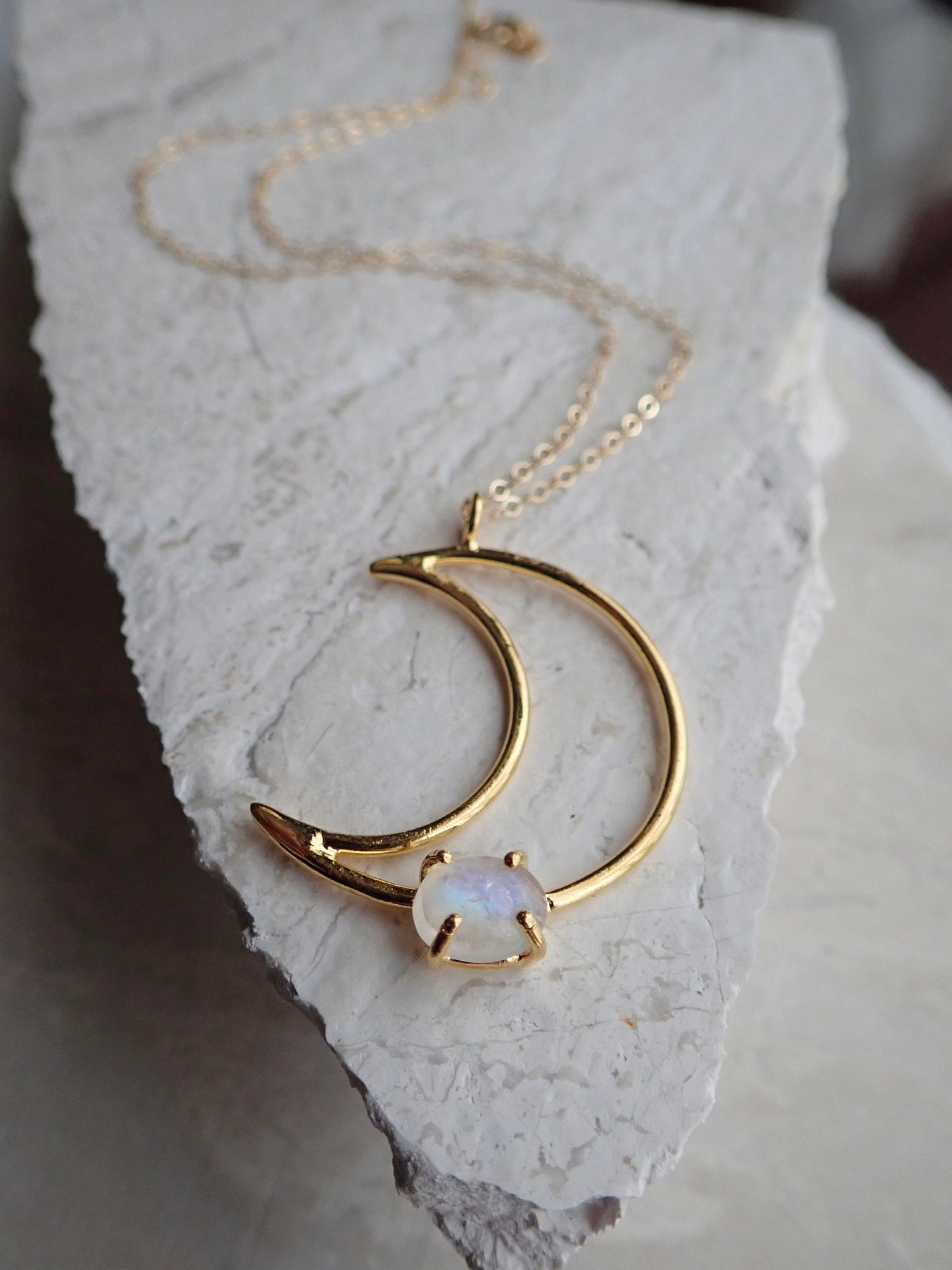 La Luna Bella Moon Necklace - Gold Crescent Moon Pendant with Birthstone