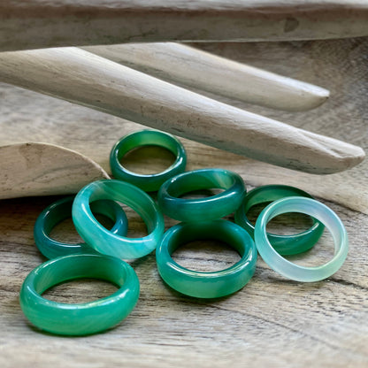 Solid Green Agate Stone Ring,  Green Chalcedony Carved Gemstone Ring, Medium Thick Thumb Ring, Stacking Crystal Ring