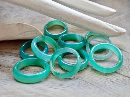 Solid Green Agate Stone Ring,  Green Chalcedony Carved Gemstone Ring, Medium Thick Thumb Ring, Stacking Crystal Ring