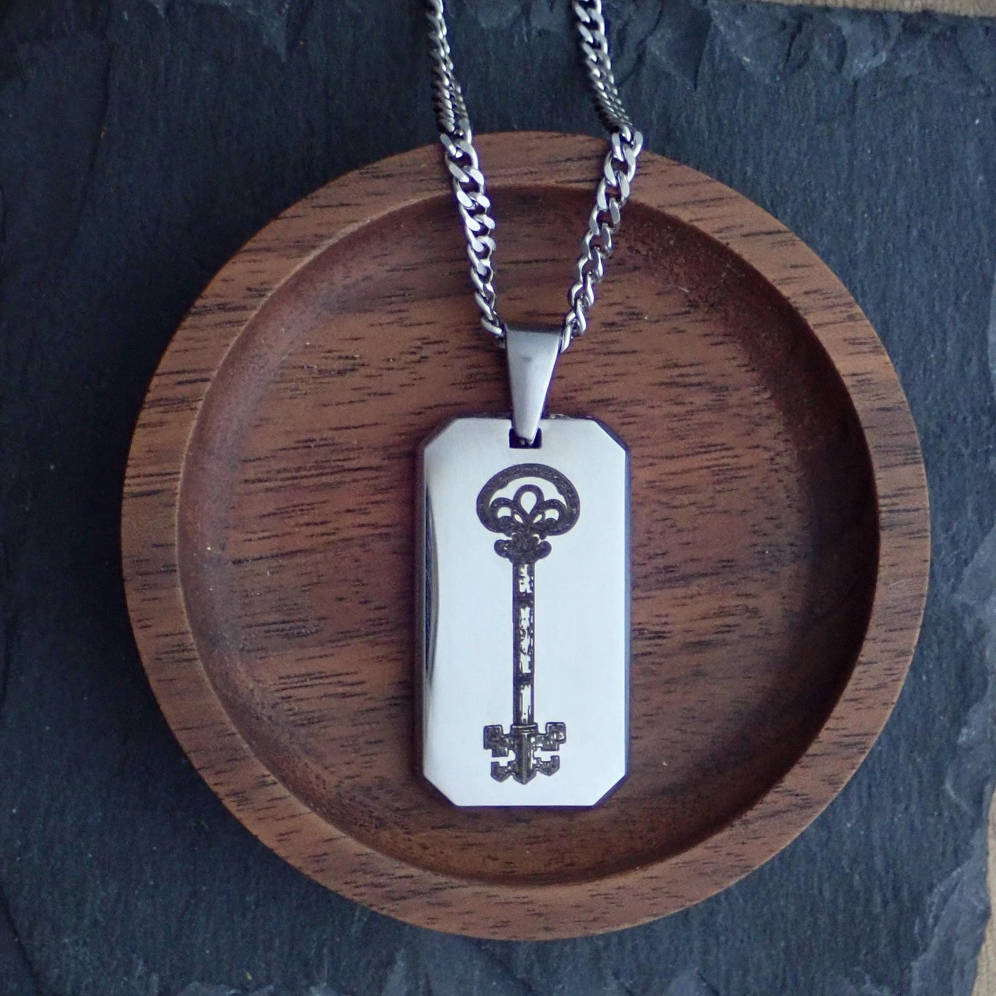 Men’s Stainless Steel Dog Tag Necklace – Skeleton Key Engraved Pendant with Cuban Chain – Gothic Steampunk Lock & Key Jewelry