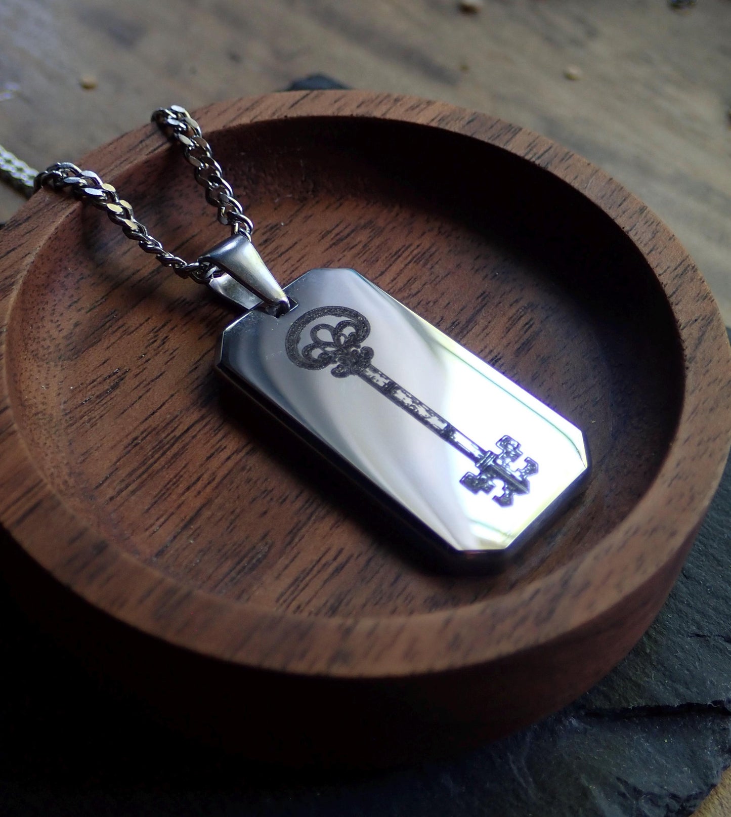 Men’s Stainless Steel Dog Tag Necklace – Skeleton Key Engraved Pendant with Cuban Chain – Gothic Steampunk Lock & Key Jewelry
