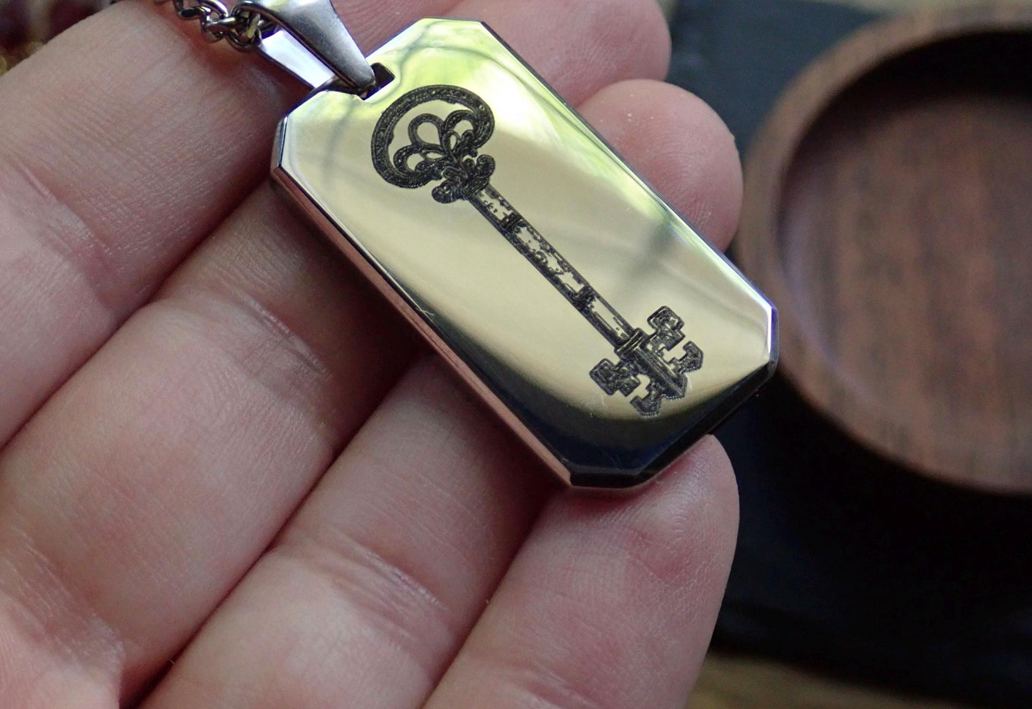 Men’s Stainless Steel Dog Tag Necklace – Skeleton Key Engraved Pendant with Cuban Chain – Gothic Steampunk Lock & Key Jewelry