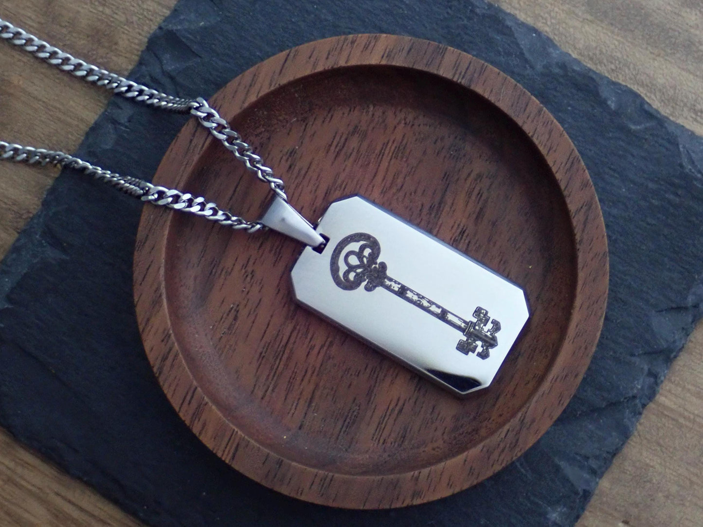 Men’s Stainless Steel Dog Tag Necklace – Skeleton Key Engraved Pendant with Cuban Chain – Gothic Steampunk Lock & Key Jewelry
