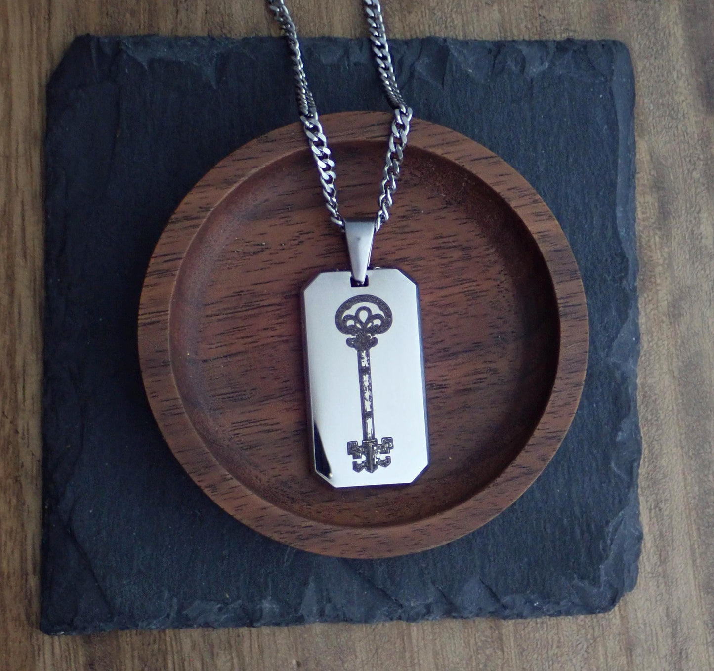 Men’s Stainless Steel Dog Tag Necklace – Skeleton Key Engraved Pendant with Cuban Chain – Gothic Steampunk Lock & Key Jewelry