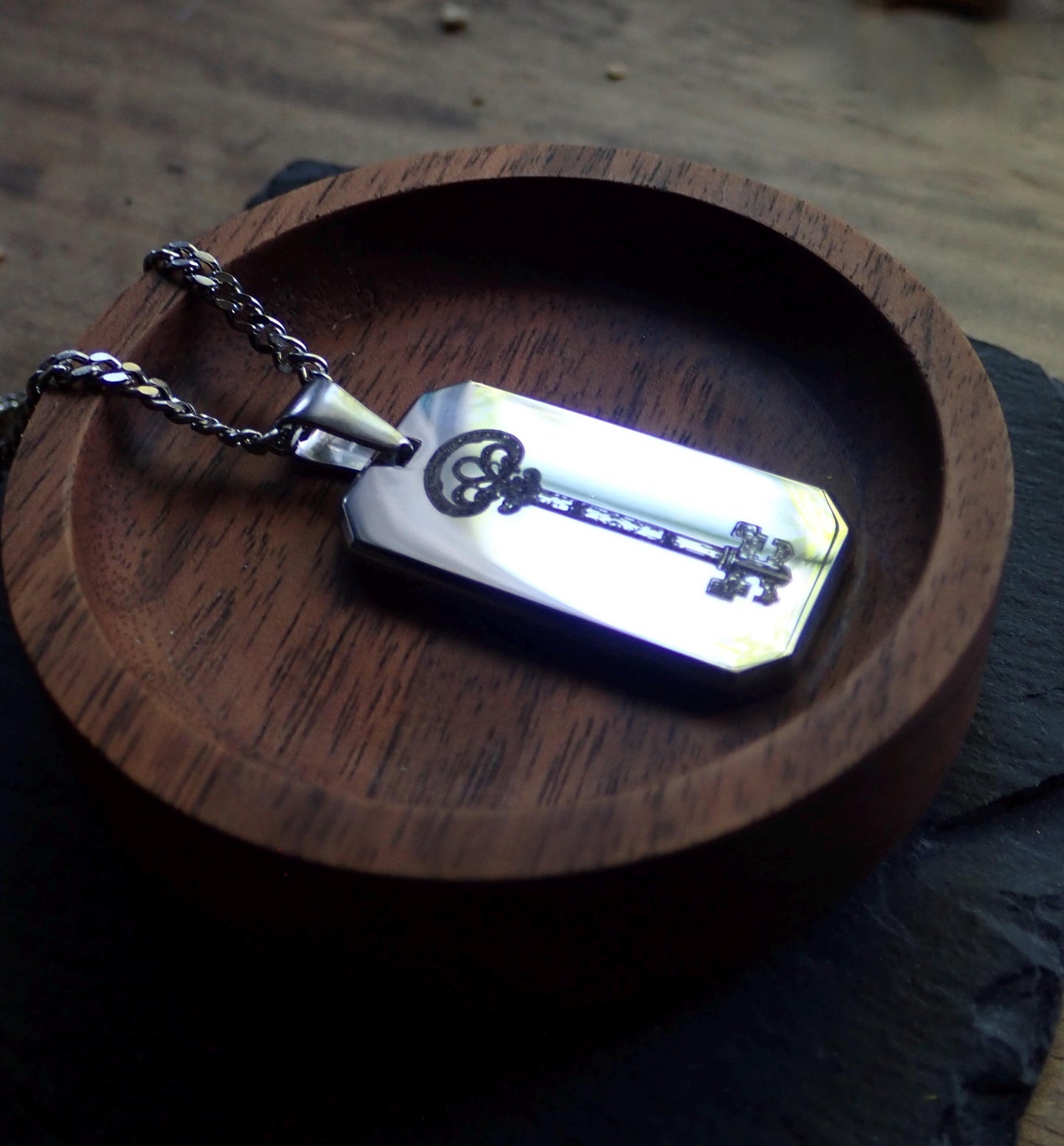 Men’s Stainless Steel Dog Tag Necklace – Skeleton Key Engraved Pendant with Cuban Chain – Gothic Steampunk Lock & Key Jewelry
