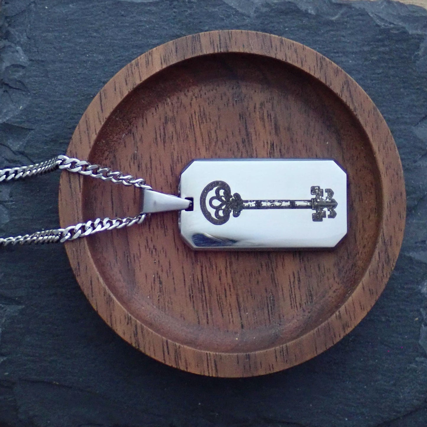 Men’s Stainless Steel Dog Tag Necklace – Skeleton Key Engraved Pendant with Cuban Chain – Gothic Steampunk Lock & Key Jewelry