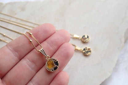 Gold Citrine & Black Jade Necklace – Mojave Gemstone Coin Necklace – Kintsugi Style Round Pendant