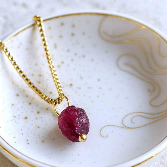 Dainty Raw Garnet Waterproof Necklace in 18k Gold | January Birthstone Jewelry Gift, Natural Gemstone Pendant with Paperclip or Figaro Chain