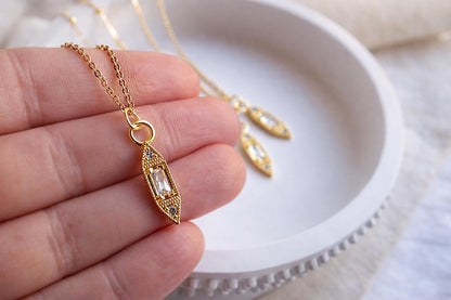 Dainty Gold Clear Crystal Pendant Necklace,  Minimal Clear Quartz Necklace, Art Deco Gemstone Pendant, Everyday Jewelry Gift for Her