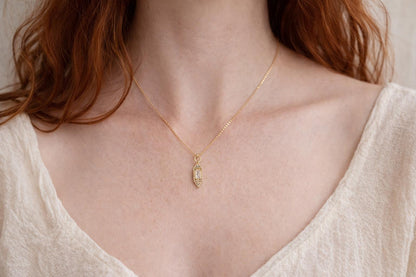 Dainty Gold Clear Crystal Pendant Necklace,  Minimal Clear Quartz Necklace, Art Deco Gemstone Pendant, Everyday Jewelry Gift for Her