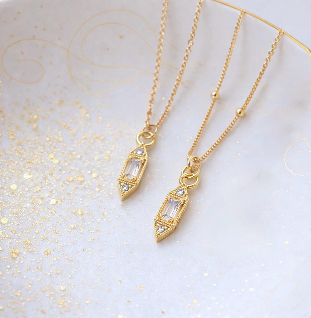 Dainty Gold Clear Crystal Pendant Necklace,  Minimal Clear Quartz Necklace, Art Deco Gemstone Pendant, Everyday Jewelry Gift for Her