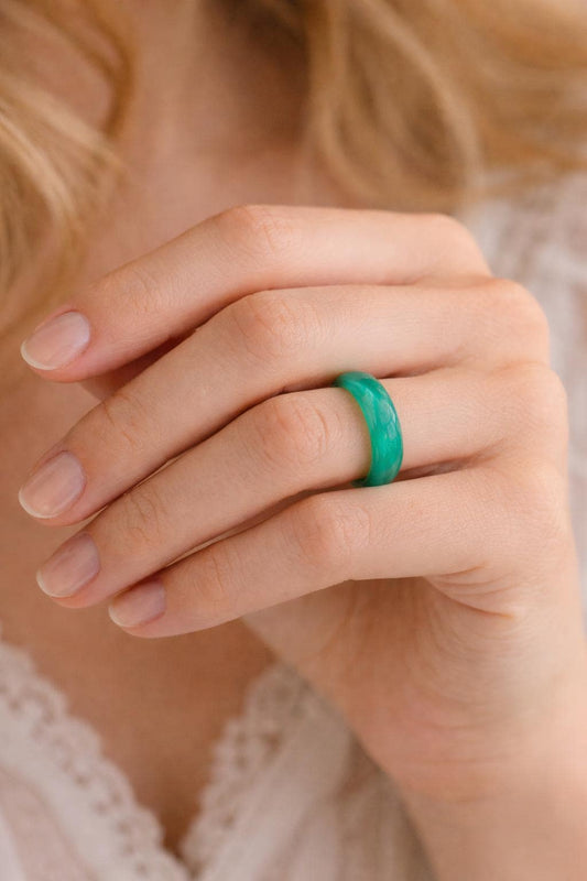 Solid Green Agate Stone Ring,  Green Chalcedony Carved Gemstone Ring, Medium Thick Thumb Ring, Stacking Crystal Ring