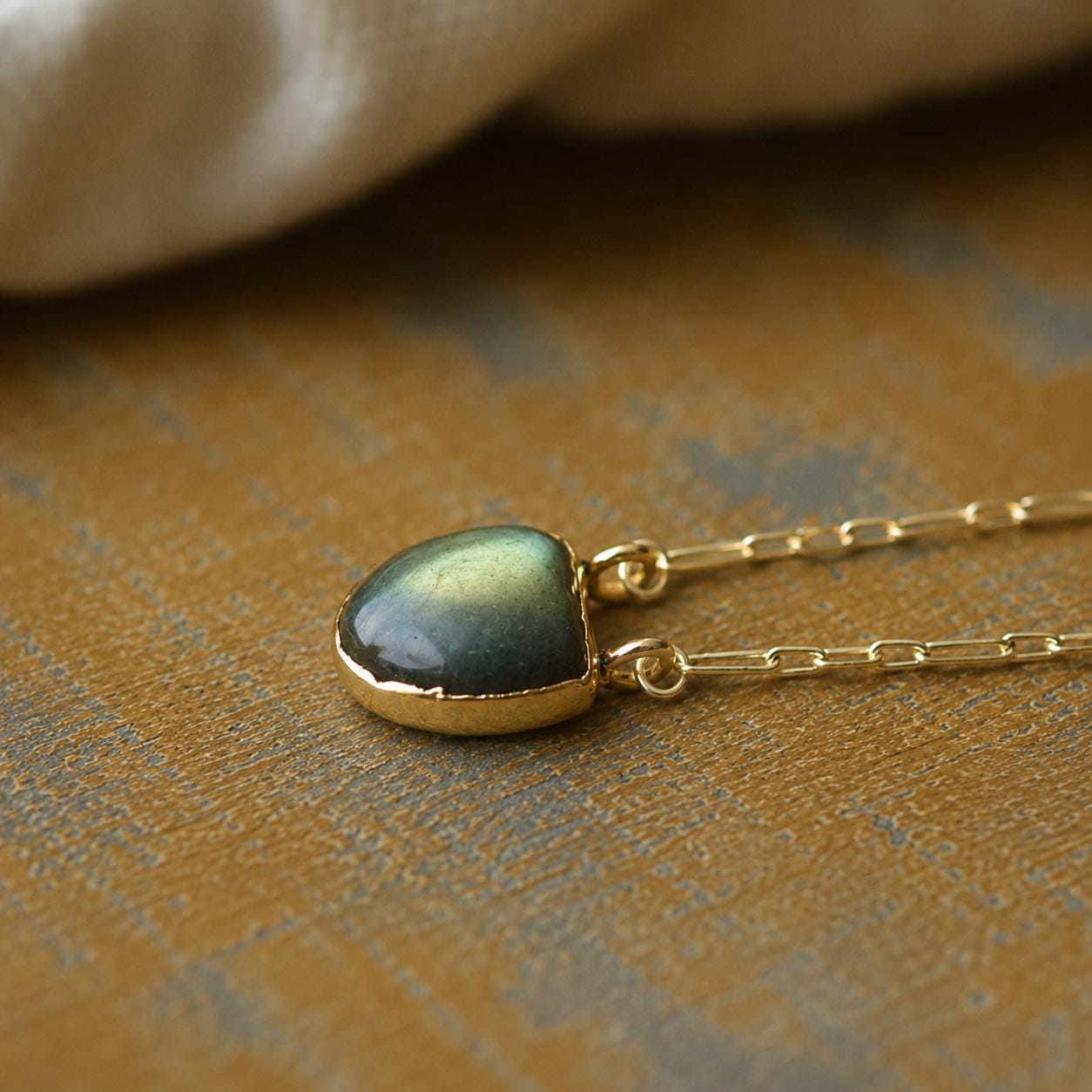Flashy Labradorite Pendant Necklace, Dainty Labradorite Jewelry, 18k Gold Filled Paperclip Chain, Minimalist Gemstone Necklace,Gift for Her