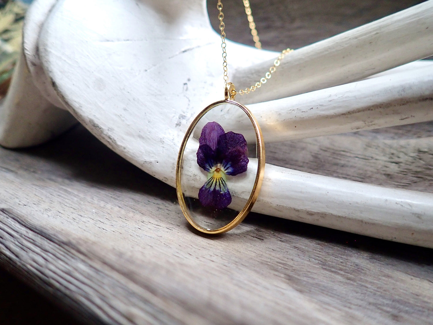 Venni Real Violet Flower Necklace