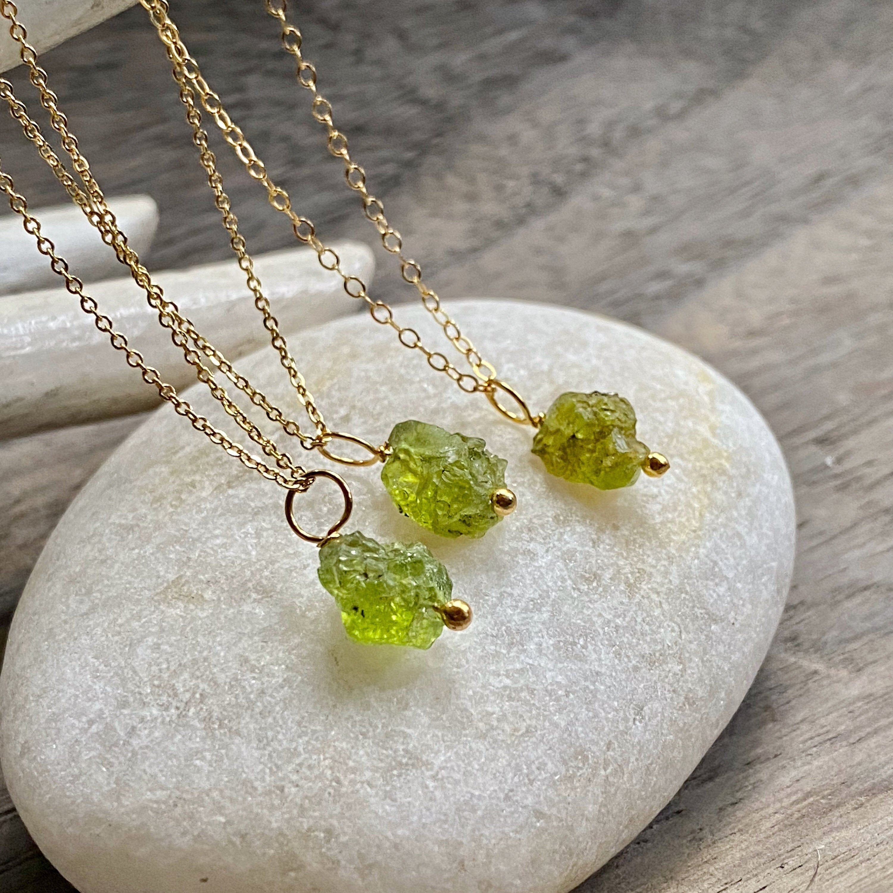 Silver Peridot Raw Crystal Necklace - Sustainable minimal jewellery | OMCH  – Oh My Clumsy Heart